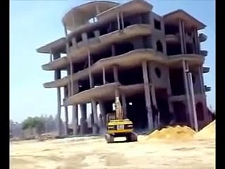 建物取り壊しでハプニング