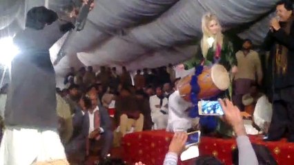 RANI TAJ  With Attaullah Khan esakhelvi HD