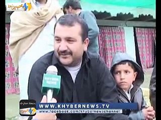 man put is hand in boling oil and take out fish