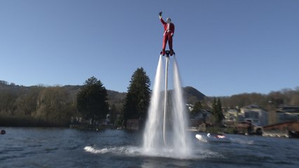 Fliegende Weihnachtsmann Traunsee