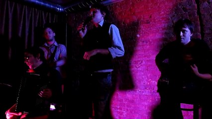 vMetro - «Alors on danse» (арт-кафе «Кипяток», 23.04.2011)