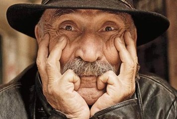 Tuncel Kurtiz ve Dostları