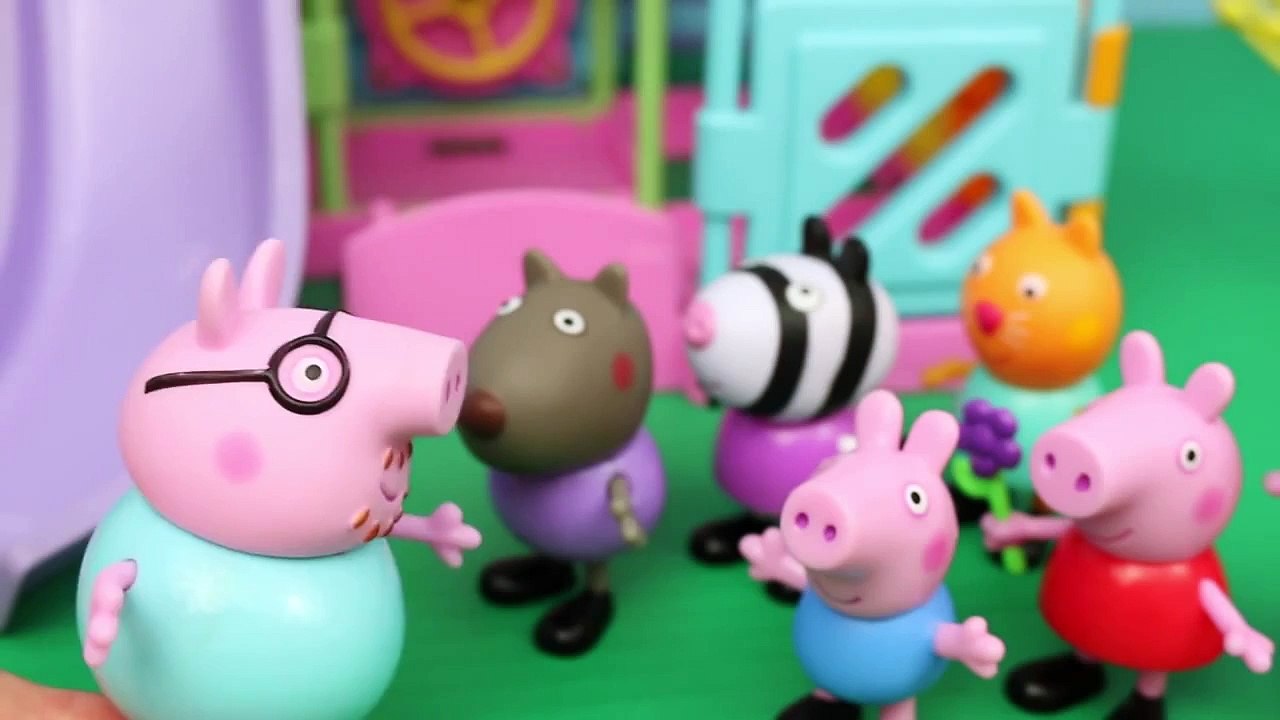 Peppa Pig Play Doh Picnic, Park, Potato Sack Racing on Lightning McQueen Mater DisneyCarToys