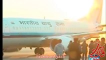 indian (Prime Manister) Afghanistan Sy Atay Hu Lahor k Airport Pr Mukhtasar Qayam Or (Pakistani prime Manistaer) Sy Mulaqat