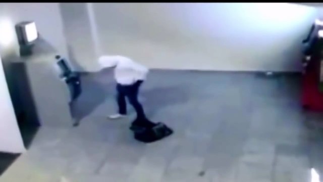 This is how they steal from ATMs in Brazil Thief blasts cash point with dynamite