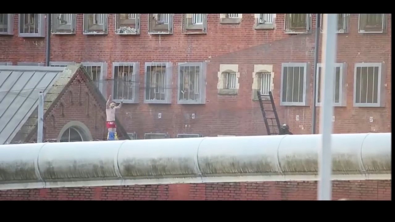 Convicted Killer In Strangeways Roof Protest - September 14th 2015