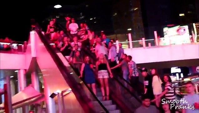 Escalator Pickpocketing in Vegas (SOCIAL EXPERIMENT) - Pranks on People - Funny Pranks - P