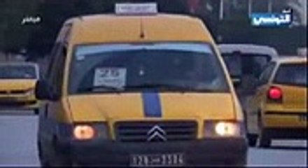 الشرطة تطلب من راكبي سيارة نقل جماعي فتح أفواههم والتنفس للتثبت من عدم احتسائهم الخمر