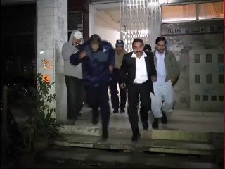 Watch How Aaj Tv Islamabad Employees Run Out of the Building During the Earthquake