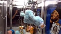 Cleaning out an Entire Arcade Claw Machine Skill Crane -