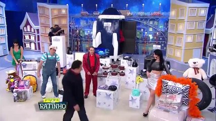 Ratinho faz brincadeira com plateia