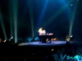 13-01-06 Mylene Farmer ( extrait rêver à Bercy by Cnikos )