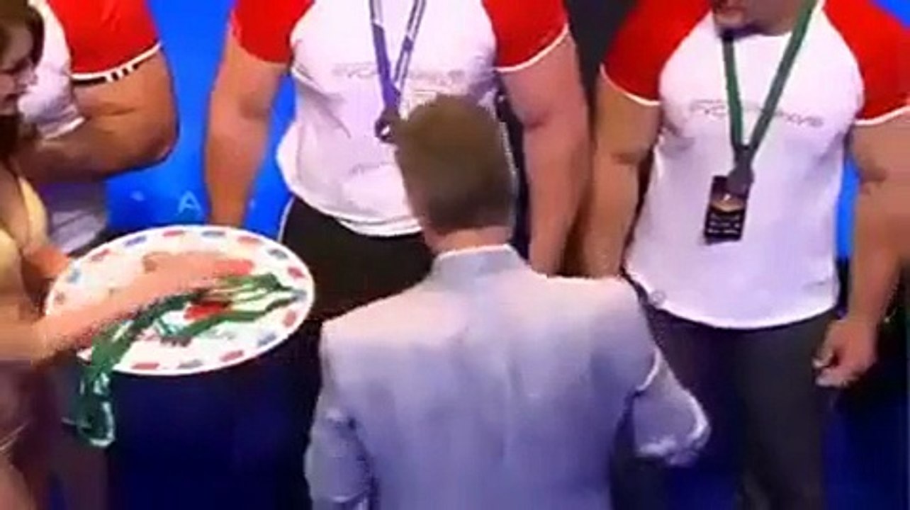Göz tesettürü bu olsa gerek..