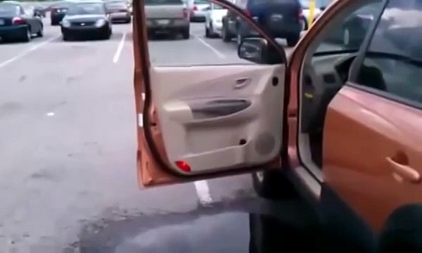 Ох уж эти девушки. Надо ж было додуматься до такого)