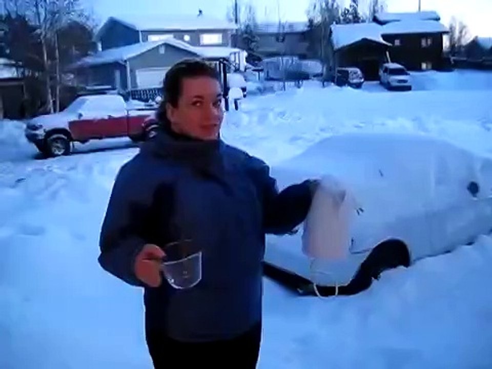 Посмотрите! Кипяток в 30-ти градусный мороз