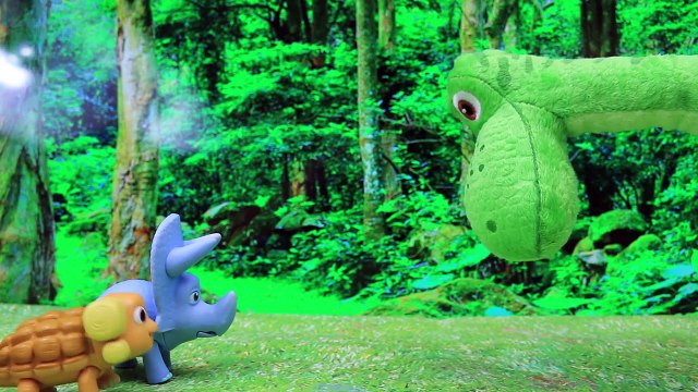 The Good Dinosaur NEW Walkin Talkin Arlo Knocks Down Dinosaurs Sam and Vivian and Duplo Lego House