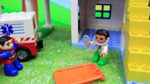 Duplo Lego Big City Hospital Batman Saved by Superman Legos Rides Emergency Ambulance to Doctor