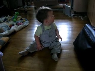 bébé marche arriere