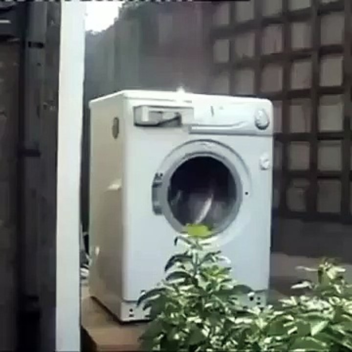 DubStep'le Kendinden Geçen Çamaşır Makinesi (360p)