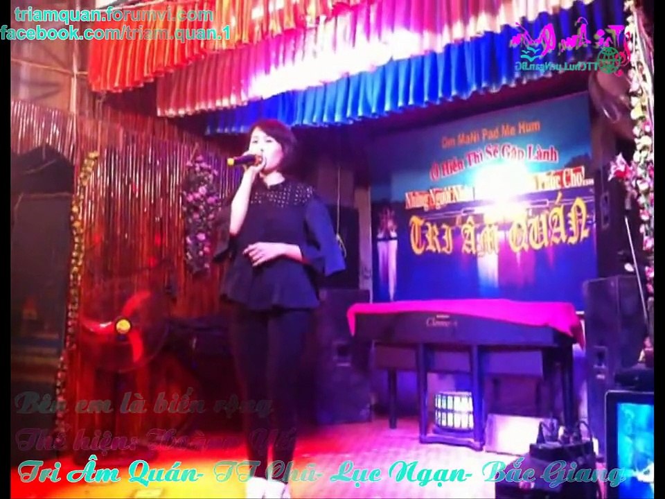 Ben em la bien rong. Hoang Yen