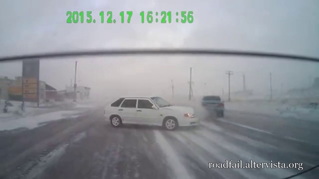 Car Crash & Accident Compilation December 2015 (3)