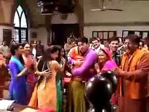 Mohit ke Zinda Waapis Aane Se Bhabho Hui Riha 26th December 2015 Diya Aur Baati Hum - Video Dailymotion