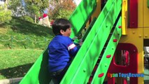 Aire de jeux pour les Enfants de la Famille le Plaisir de Jouer de la Zone dattraction LegoLand Park, les Enfants Jouent Center