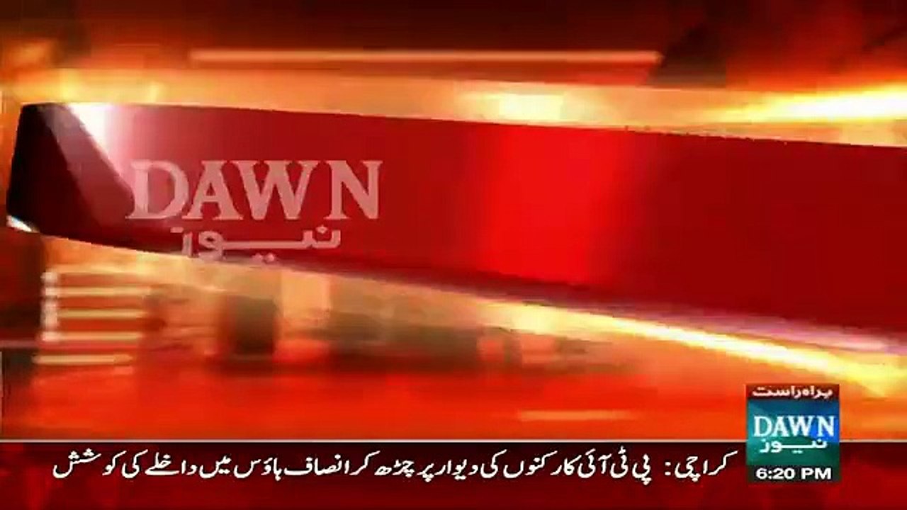 See How Imran Khan Convinced Protesting Workers Outside Karachi Office