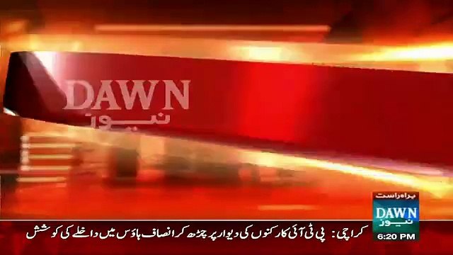 See How Imran Khan Convinced Protesting Workers Outside Karachi Office