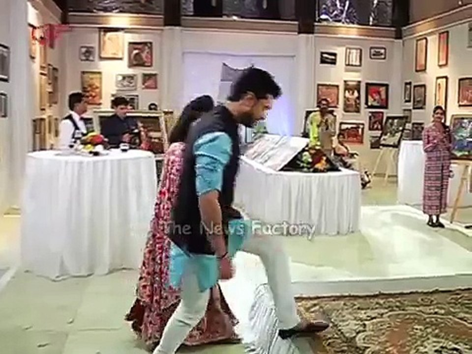 Meri Aashiqui Tum Se Hi - रणवीर की आर्ट एग्ज़िबिशन में निर्भय के साथ आई ईशानि -