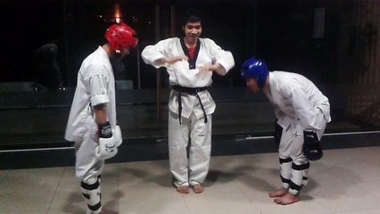 CLB Taekwondo ĐH Thăng Long thứ 7 26-12-2015 20151226_195838