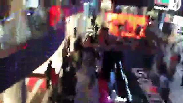 Бон идет на лестницу (Москва, ТРК «Vegas», 26.12.2015) (Okeangel (Oke Angelok))