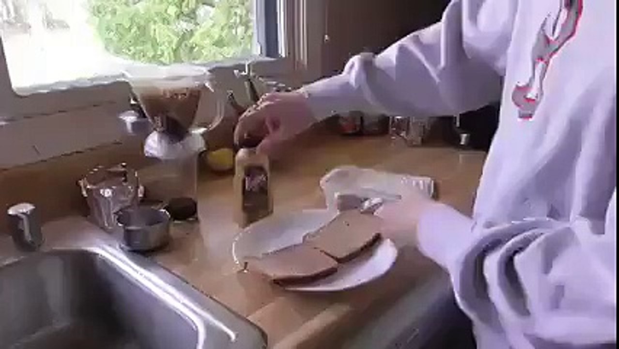 Tıraş Köpüğü Deyip Geçmeyin, İzleyin