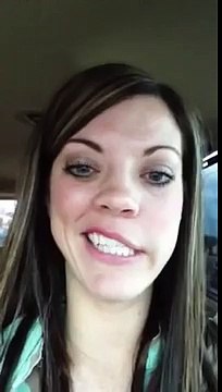 Elle tripe avec sa tête encore paralysée du dentiste