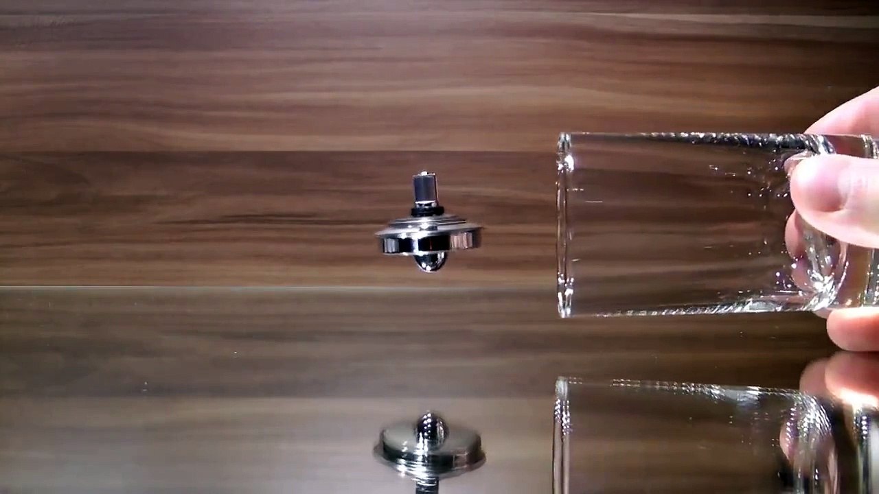 Une toupie qui lévite sans toucher le sol.... Dingue