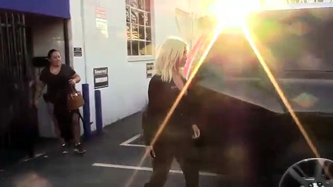 X17 EXCLUSIVE - Kim Kardashian Wears Pants So Tight You Can See Through Them!