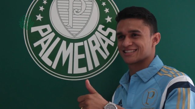 Revelação do Brasileirão 2014 assina contrato com o Palmeiras