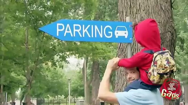 Бедный малыш, жестокий папа