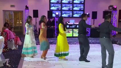 Superb Desi Girls H0t Dance On Mehndi