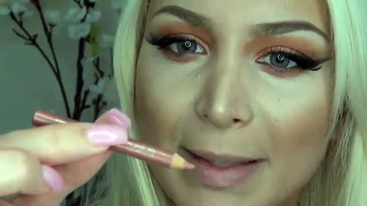 How To Get Big Plumpy Lips Tutorial.