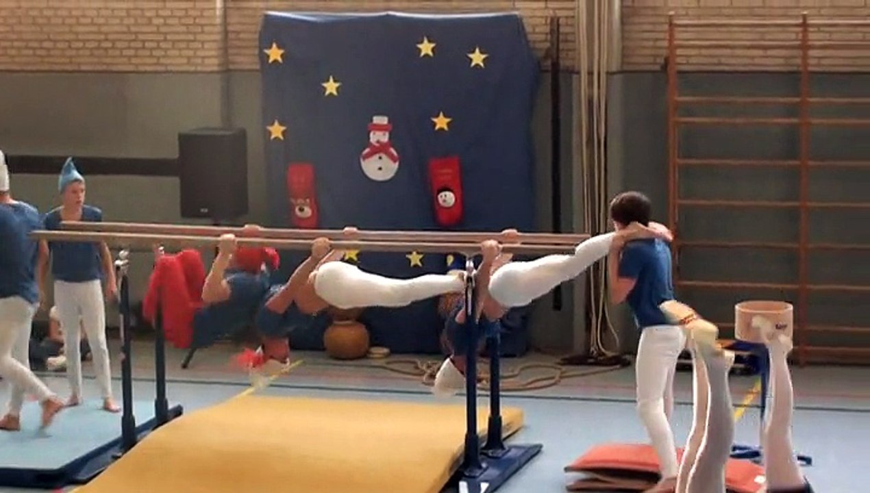 AKROLOCO - Schlümpfe - Akrobatik beim Nikolausturnen des TV Reutin