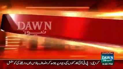 See How Imran Khan Convinced Protesting Workers Outside Karachi Office