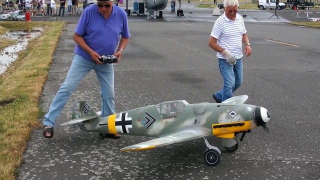 ME 109 BF 109 BIG SCALE RC WARBIRD OLDTIMER MODEL / RC Meeting Berlin Gatow 2015