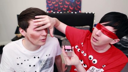 DAN AND PHIL BLINDFOLDED MAKEUP CHALLENGE