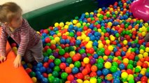 Balle de la Fosse de Montrer lIntérieur de laire de Jeux Amusants pour les Enfants dApprendre les Couleurs avec des Boules de Centre de jeux pour Enfant