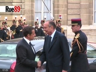 Chirac passe les pouvoirs à Sarkozy