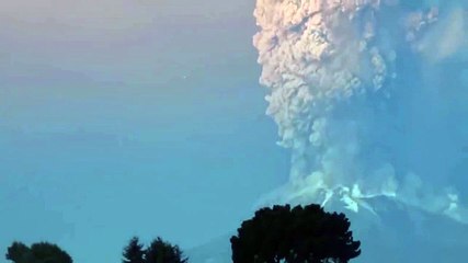 UFO caught on video during the volcanic eruption in Chile. REAL video
