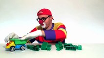Dima der lustige clown! Wir bauen einen gefährlichen T-Rex - Kindervideo