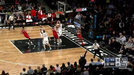 John Wall Goes Behind the Back on Andrea Bargnani