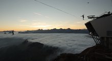 Il bat le record du monde de Highline au dessus des nuages en Suisse